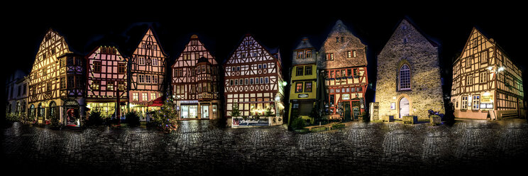 Deutschland, Hessen, Limburg, Altstadt, Fachwerkhäuser bei Nacht, Fotomontage, Panorama - MHF00430