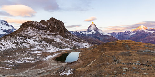 Schweiz, Wallis, Zermatt, Matterhorn, Riffelsee am Morgen - WDF04332