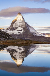 Schweiz, Wallis, Zermatt, Matterhorn, Riffelsee am Morgen - WDF04335