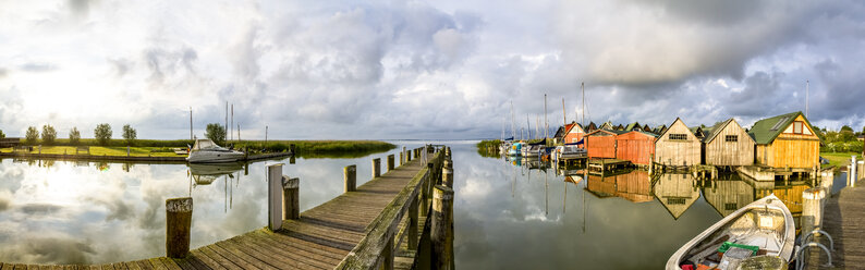 Deutschland, Mecklenburg-Vorpommern, Ahrenshoop, Hafen - PUF01132