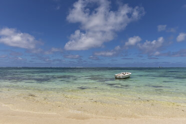 Mauritius, Flacq, East Coast, Indian Ocean, Belle Mare, boat - FOF09791