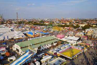 Deutschland, Bayern, München, Blick auf den Oktoberfestplatz auf der Theresienwiese - SIEF07675