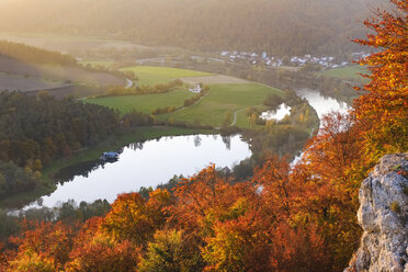 Germany, Bavaria, Lower Bavaria, Altmuehl Valley, near Riedenburg, Altmuehl river, Swimming lake St. Agatha in the evening - SIEF07682