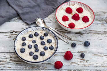 Puddingreis mit Heidelbeeren und Himbeeren - SARF03492