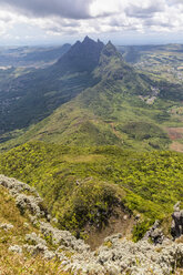 Mauritius, Le Pouce, Wanderung zum Le Pouce Berg, Blick auf die Gipfel Grand Peak, Creve Coeur und Pieter Both - FOF09801