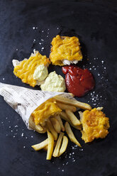 Fish and chips with remoulade and ketchup - CSF28834