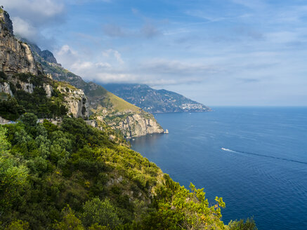 Italy, Campania, Gulf of Salerno, Sorrent, Amalfi Coast, Positano, cliff coast - AMF05609