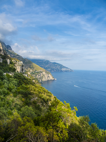 Italien, Kampanien, Golf von Salerno, Sorrent, Amalfiküste, Positano, Steilküste, lizenzfreies Stockfoto