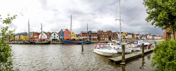 Deutschland, Schleswig-Holstein, Husum, Altstadt, Hafen - PUF01170