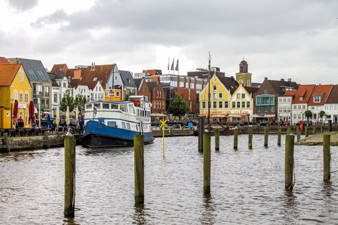 Deutschland, Schleswig-Holstein, Husum, Altstadt, Hafen - PUF01176