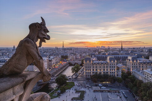 France, Paris, View from Notre Dame de Paris, city view at sunset - RPSF00182