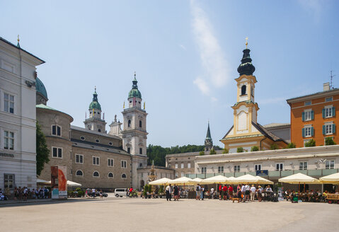 Österreich, Land Salzburg, Salzburg, Moritzplatz, Salzburger Dom, Michaelerkirche rechts - WWF04147