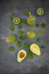 Green detox smoothie with avocado, kiwi and baby spinach - LVF06628