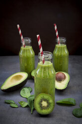 Green detox smoothie with avocado, kiwi and baby spinach - LVF06629