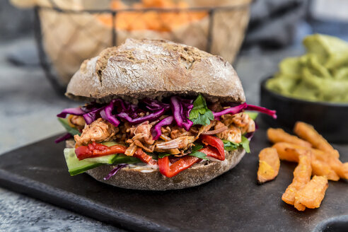 Vegan jackfruit burger with sweet potato fries and guacamole - SARF03517