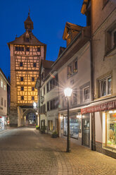 Deutschland, Konstanz, Schnetztor bei Nacht - SHF01987