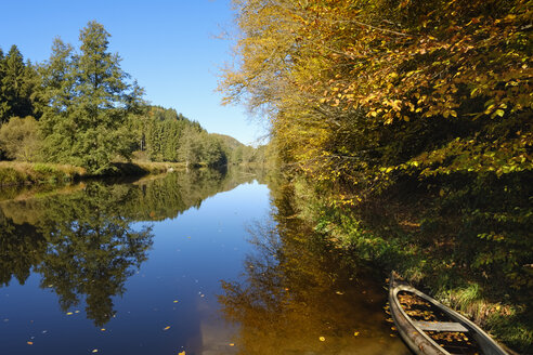 Deutschland, Bayern, Niederbayern, Bayerischer Wald, Naturschutzgebiet Obere Ilz, Fluss Ilz im Herbst - SIEF07690