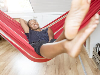 Smiling young woman lying in hammock - MADF01395