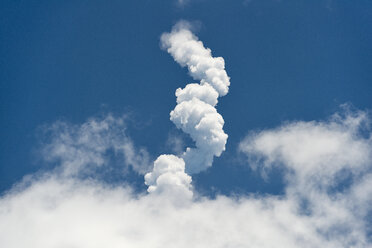USA, Florida, Cape Canaveral, cloud of exhaust at the sky after a SpaceX Falcon 9 rocket launch - SHF02003