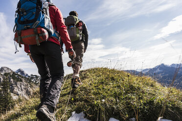 Austria, Tyrol, young couple hiking in the mountains - UUF12578