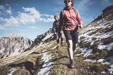 Austria, Tyrol, young couple hiking in the mountains - UUF12589