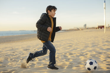 Father and son playing football on the beach - EBSF02042