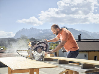 Carpenter working, circular saw - CVF00097