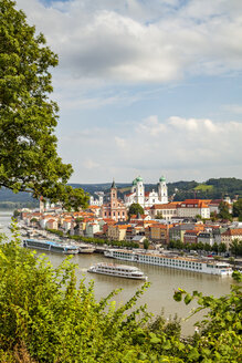 Deutschland, Bayern, Passau, Altstadt und Inn - PUF01253