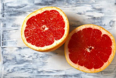 Rote Grapefruit in Scheiben geschnitten - JTF00892