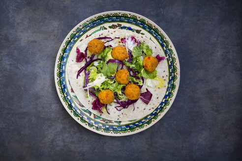 Falafel, Wrap, Salat, Rot- und Weißkohl, Joghurtsauce mit Minze - LVF06652