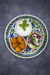 Falafel, salad, red and white cabbage, yogurt sauce with mint - LVF06657