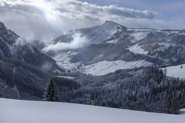 Österreich, Bundesland Salzburg, Osterhorngruppe, Skigebiet im Winter - HAMF00265