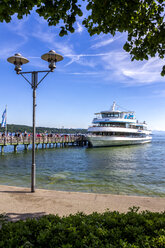 Germany, Bavaria, Starnberg, Starnberger See, pier and tourboat - PUF01265