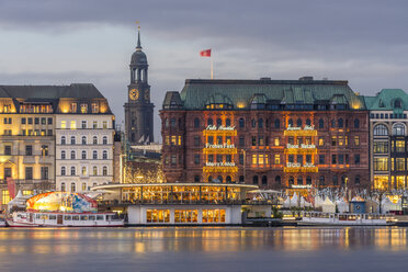 Germany, Hamburg, Jungfernstieg and St. Michaelis Church at Christmas time - KEBF00729