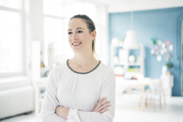 Portrait of smiling young woman in a loft - MOEF00718