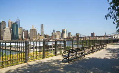 USA, New York, Brooklyn, Skyline of Manhattan from Brooklyn with benches in foreground - DAPF00867