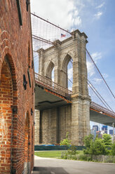 USA, New York, Brooklyn, Blick auf Brooklyn Bridgre vom Brooklyn Bridge Park - DAPF00871