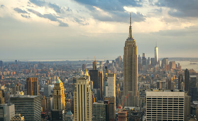 USA, New York, Manhattan, Empire State Building and One World Trade Center in background - DAPF00876