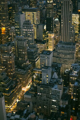 USA, New York, Manhattan, Hochhäuser bei Nacht - DAPF00883