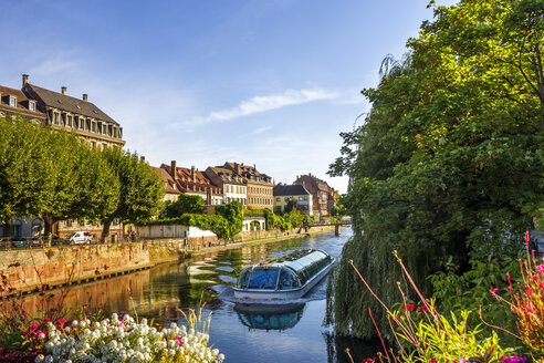 France, Alsace, Strasbourg, Old town, tourboat - PUF01277