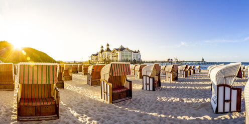 Germany, Mecklenburg-Western Pomerania, Ruegen, Sellin, Sea bridge and hooded beach chairs - PUF01289