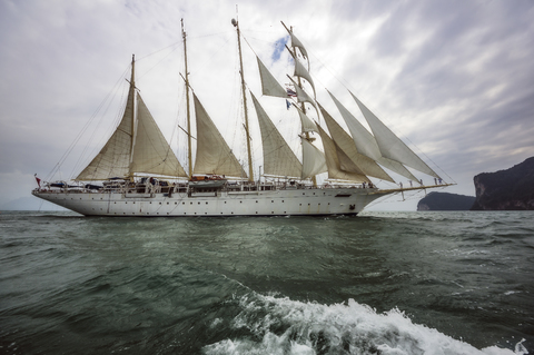 Thailand, Andamanisches Meer, Segelschiff, lizenzfreies Stockfoto