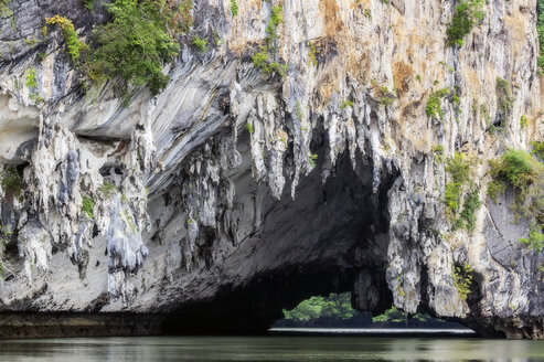 Thailand, Andamanisches Meer, Kalkstein, Höhle - THAF02146