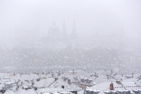 Deutschland, Bayern, wuerzburg, Stadtansicht und Schneefall - NDF00741