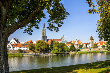 Germany, Baden-Wuerttemberg, Ulm, Ulm Minster and Danube river - PUF01301