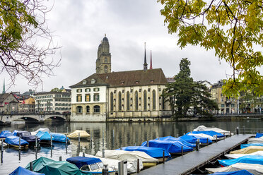 Schweiz, Zürich, Blick auf die Anlegestelle an der Limmat - PUF01308