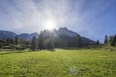 Germany, Bavaria, Garmisch-Partenkirchen, Grainau, Wetterstein mountains in autumn - PVCF01290