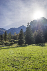 Germany, Bavaria, Garmisch-Partenkirchen, Grainau, Wetterstein mountains in autumn - PVCF01291