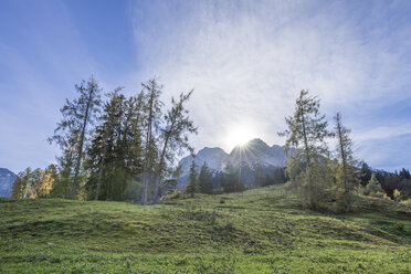 Germany, Bavaria, Garmisch-Partenkirchen, Grainau, Wetterstein mountains in autumn - PVCF01292