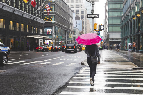 USA, New York, woman in the city on a rainy day - WPEF00043